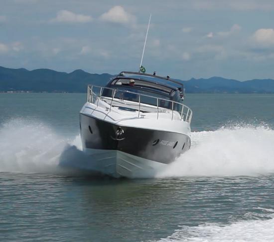 Schaefer Yachts 400 running