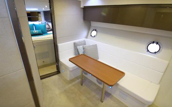 Schaefer Yachts 400 salon