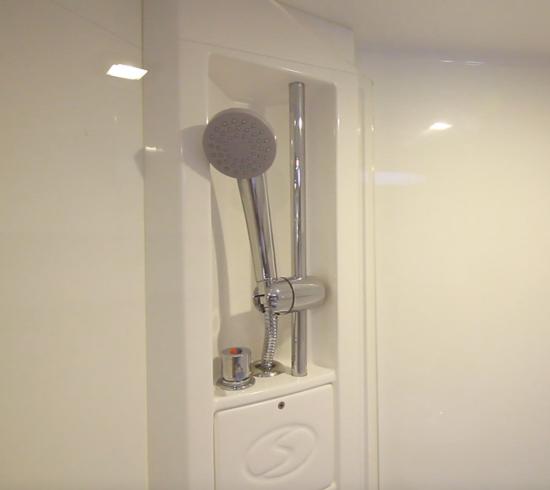 Schaefer Yachts 400 pullout shower