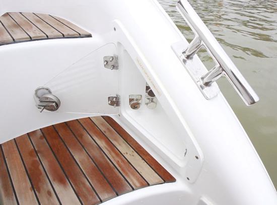 Schaefer Yachts 400 stairs