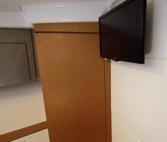 Schaefer Yachts 400 locker