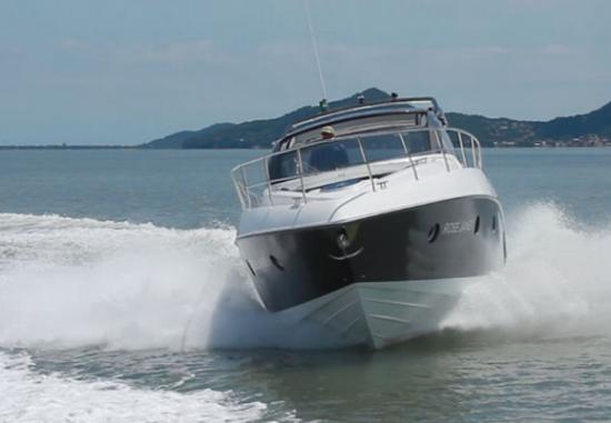 Schaefer Yachts 400 turns