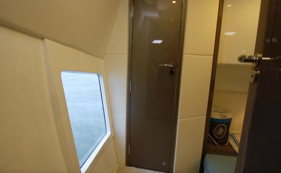 Schaefer Yachts 400 vestibule