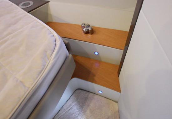 Schaefer Yachts 510 Sport bed steps