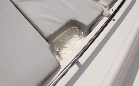 Schaefer Yachts 510 Sport cup holder