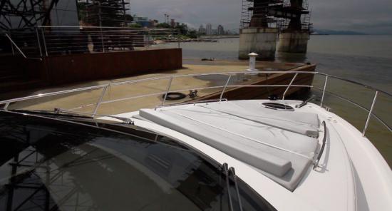 Schaefer Yachts 510 Sport sun pad