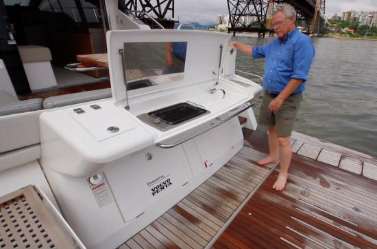 Schaefer Yachts 510 Sport grill