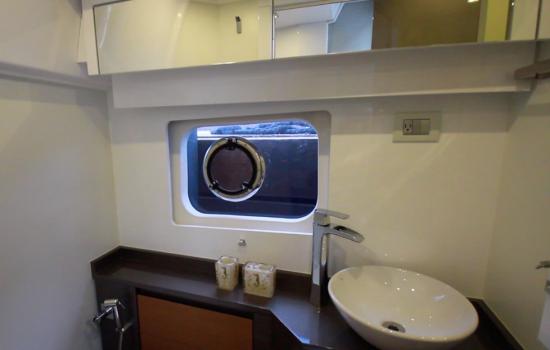 Schaefer Yachts 510 Sport master head