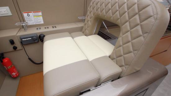 Schaefer Yachts 510 Sport helm seat