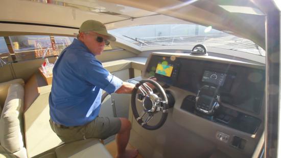 Schaefer Yachts 510 Sport joy stick