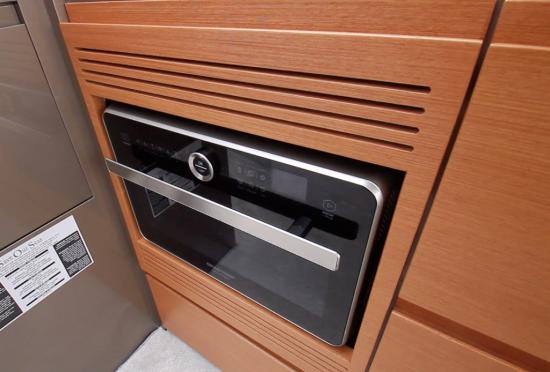 Schaefer Yachts 510 Sport microwave