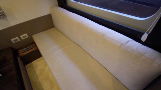 Schaefer Yachts 510 Sport settee