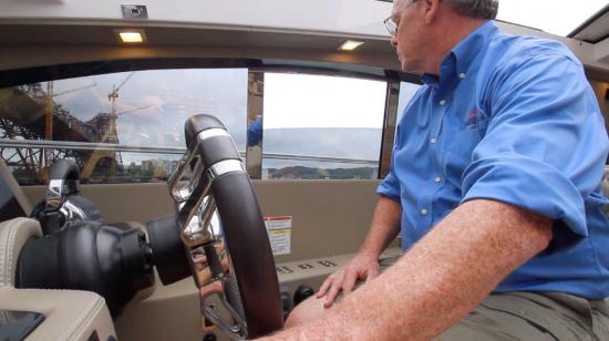 Schaefer Yachts 510 Sport side window