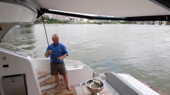 Schaefer Yachts 510 Sport sun shade