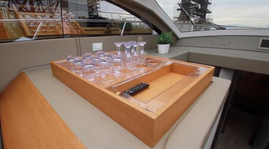 Schaefer Yachts 510 Sport tray