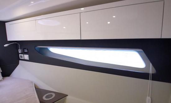 Schaefer Yachts 510 Sport window