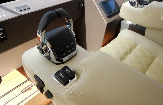 Schaefer 580 helm chair