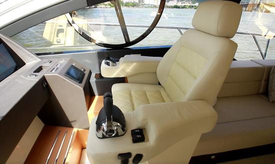 Schaefer 580 side window