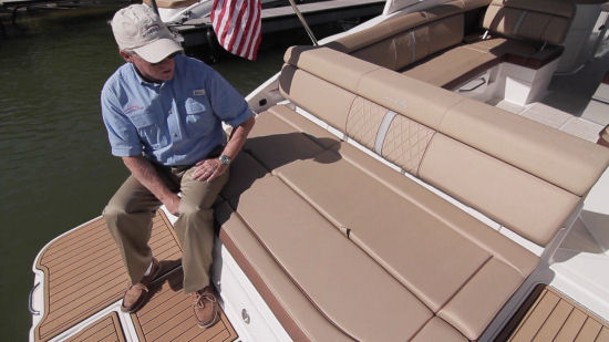 Sea Ray 270 Sundeck aft chaise