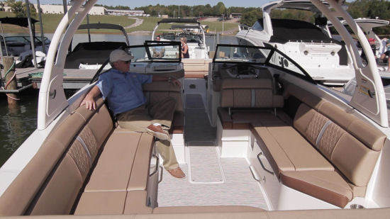 Sea Ray 270 Sundeck cockpit seats