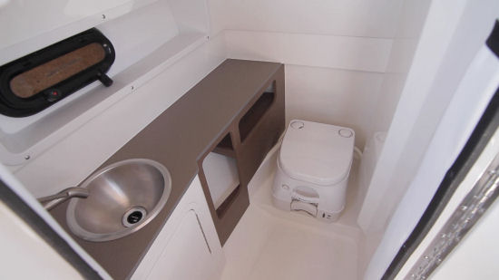 Sea Ray 270 Sundeck head