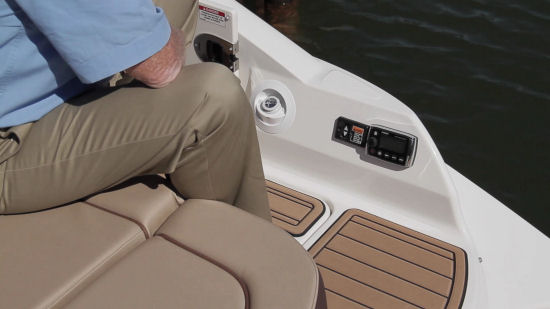 Sea Ray 270 Sundeck stern shower