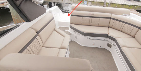 Sea Ray 280 SLX passageway
