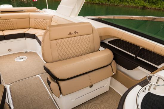 Sea Ray SLX 310 Outboard doublewide