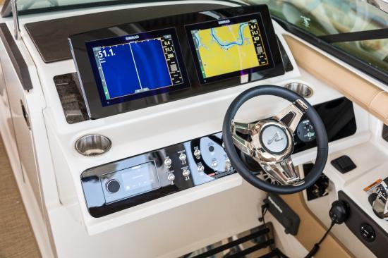 Sea Ray SLX 310 Outboard helm