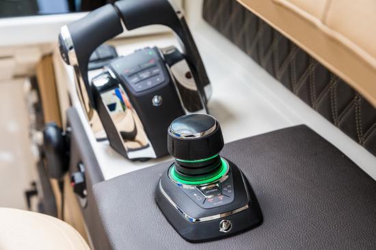 Sea Ray SLX 310 Outboard throttle control