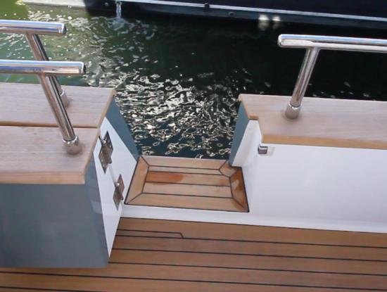 Sirena 58 boarding door