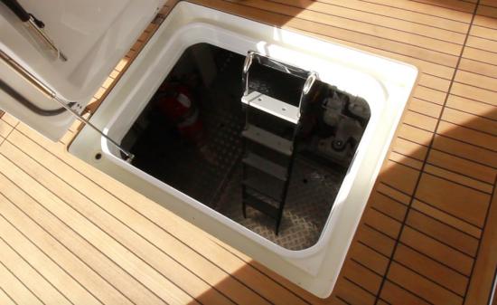 Sirena 58 engine access