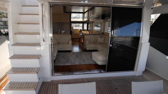 Sirena 64 salon door