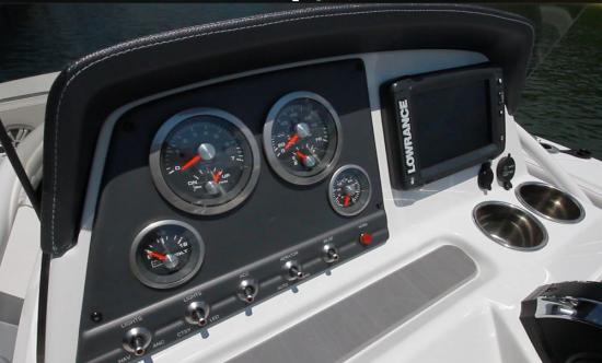 Tahoe 2150 CC helm dash