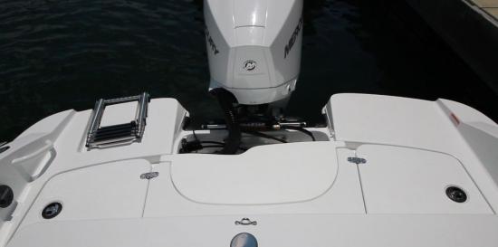 Tahoe 2150 CC stern platform