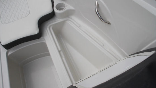 Tahoe 550 TS Outboard bow locker