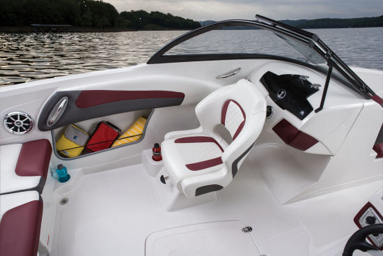 Tahoe 550 TS Outboard bucket seat