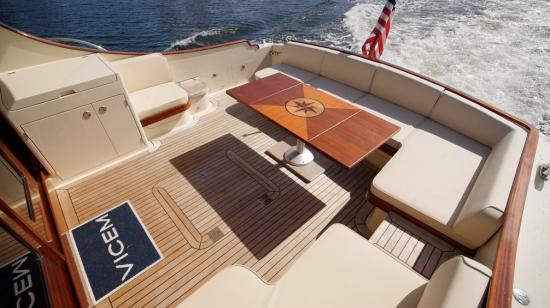 Vicem Classic 58 aft deck