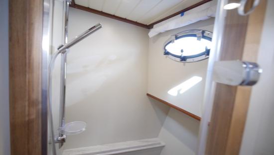 Vicem Classic 58 shower