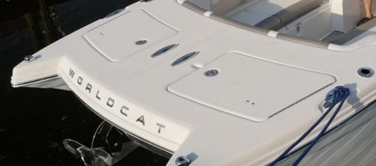 World Cat 280DC-X foredeck