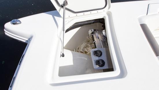 World Cat 280DC-X hatch