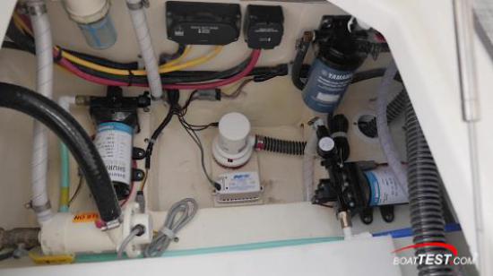 World Cat 280DC-X bilge pump