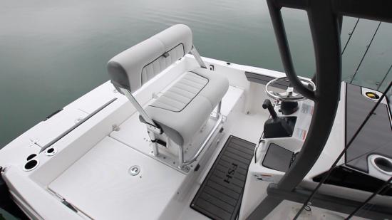 Yamaha 190 FSH Sport aft casting platform