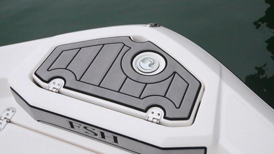 Yamaha 190 FSH Sport anchor locker