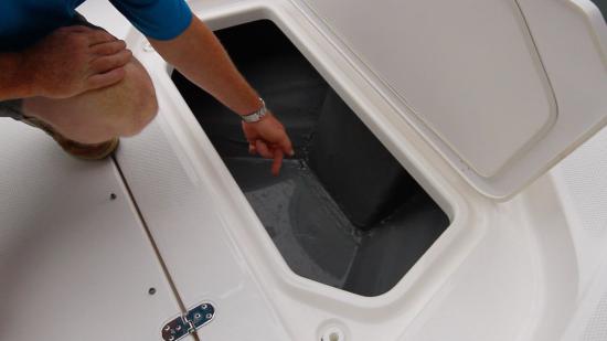 Yamaha 190 FSH Sport storage hatch