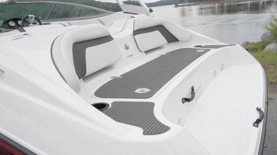 Yamaha AR190 aft seating