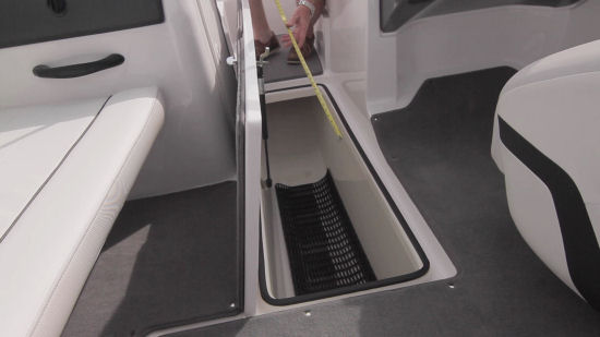 Yamaha AR190 in sole compartment