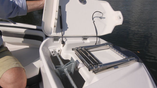 Yamaha AR240 HO bow ladder
