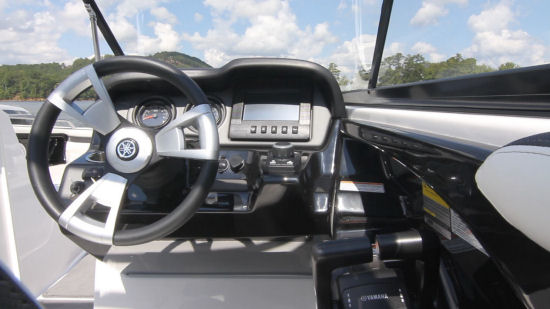 Yamaha AR240 HO helm