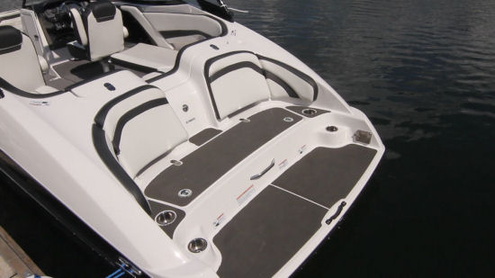 Yamaha AR240 HO swim platform